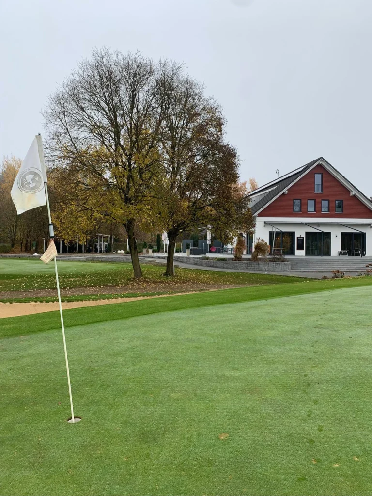 Instagram post from golfclubschlossreichertshausen. This post is in position 2.